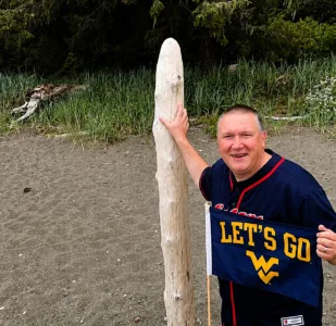 Former Parkersburg man completes goal to inspire others